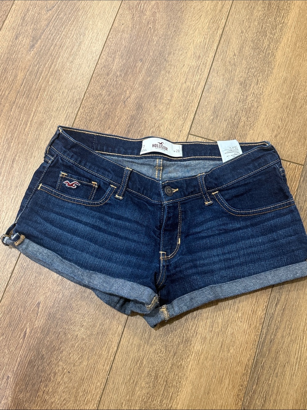 Hollister Dark Blue Roll-Cuff Denim Shorts. Size 7  W28